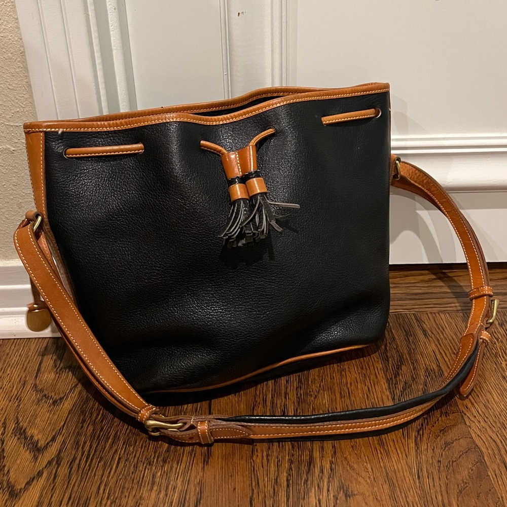 Dooney & Bourke Vintage Black Leather Drawstring Bucket Medium Crossbody Bag